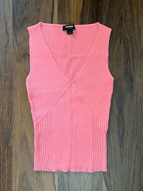 Express Y2K pink knit tank top with v-neck line and ribbed pattern